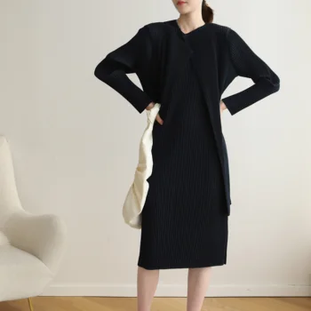 2020 m. Rudenį, pavasarį Miyake plisuotos megztinis švarkas bazės suknelė trumpas mados plonas aukštos klasės mados kostiumas